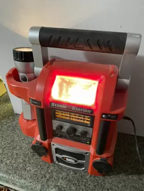 SS925 BLACK AND DECKER Storm Station Radio Light Power Center #2