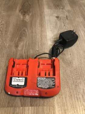 028877486154 BLACK DECKER Fire Storm Dual Port Battery