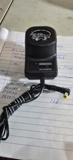 Deluxe Av23606 Universal Ac/dc Adaptor. 1.5 3 4.5 6 7.5 9 12v