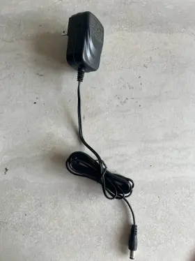 Dongguan Yls0121a-t240050 Ac Adapter 21v 500ma