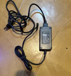 Hypercom 87003-001 Genuine Snp-k039-h Ac/dc Power Supply Adapter 24v 1a Charger With Pc