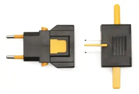 612615040243 KIKKERLAND Travel Adapter