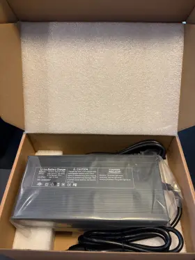 YC750 PECRON Charger