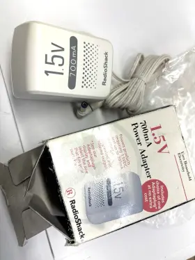 Radioshack 273-1752 Power Ac Dc Adapter Wall Charger Rare 1.5v At 700 Ma