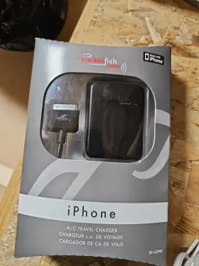 Rocketfish 600603127403 Iphone 3gs 3g Ac Power Supply Adapter Charger Rf-a2p90 New In Box
