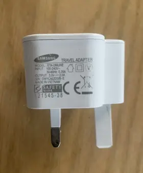 Samsung Eta-u90uwe 100-240v 5.1v 2.1a Travel Adapter/charge Cable - Uk White Samsung Eta-u90uwe 100-240v 5.1v 2.1a Travel Adapter/charge Cable - Uk White