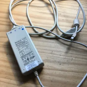 Sony Ac-v108g Genuine Ac Power Supply Adapter Ac-v018g 18v 4a 72w