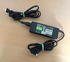 Sony Nsg-ac19v Genuine Oem Ac Adapter 19.5v 2.1a Power Supply Only