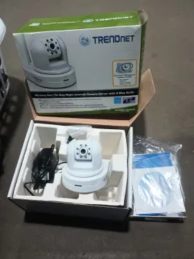 Trendnet Tv-ip422w Wireless Pan Tilt Day Night Internet Camera Server With 2 Way